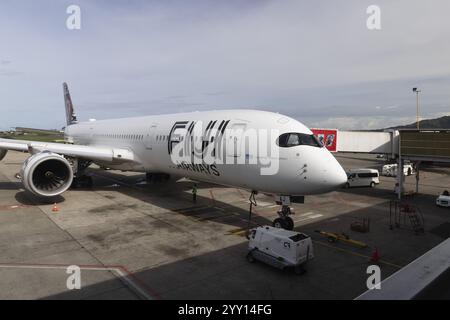Fiji Airways Airbus A350-900 Vanua Levu al molo, Aeroporto di Nadi, Figi, Pacifico meridionale, Oceania Foto Stock