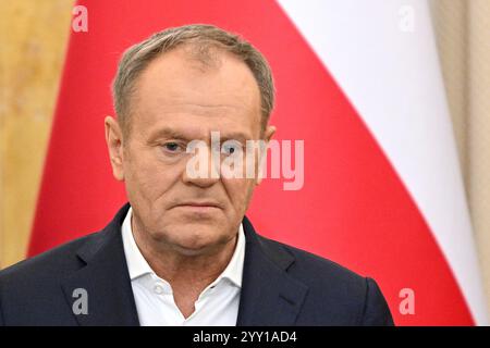 Leopoli, Ucraina - 17 dicembre 2024: Primo ministro polacco Donald Tusk durante una conferenza stampa a Leopoli. Foto Stock