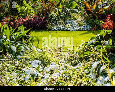 I giardini paesaggistici a Cotswold Wildlife Park vicino a Burford, Oxfordshire. Foto Stock