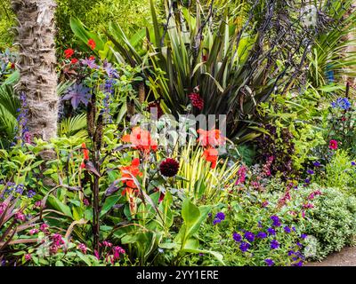 I giardini paesaggistici a Cotswold Wildlife Park vicino a Burford, Oxfordshire. Foto Stock