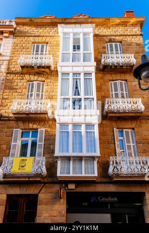 Edificio residenziale in Musika Plaza. Zarautz, Gipuzkoa, Paesi Baschi, Spagna, Europa Foto Stock