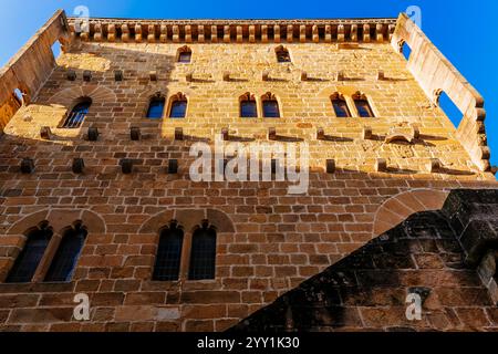 Torre Luzea è un edificio del XV secolo. In passato era una fortezza da torre di guardia. È uno dei migliori esempi di edifici civili gotici nel GIP Foto Stock