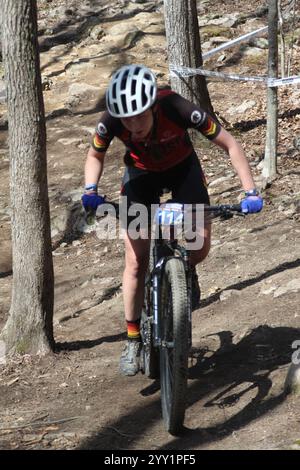 Corsa XCO sulle colline del Windrock Bicycle Park a Oliver Springs, Tennessee, Stati Uniti. Tennessee National Bike Festival Foto Stock