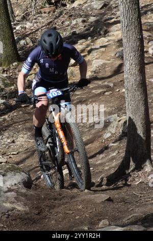 Corsa XCO sulle colline del Windrock Bicycle Park a Oliver Springs, Tennessee, Stati Uniti. Tennessee National Bike Festival Foto Stock