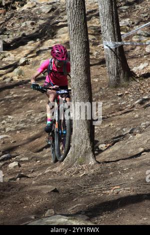 Corsa XCO sulle colline del Windrock Bicycle Park a Oliver Springs, Tennessee, Stati Uniti. Tennessee National Bike Festival Foto Stock