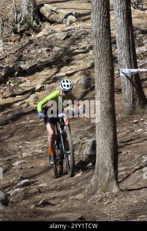 Corsa XCO sulle colline del Windrock Bicycle Park a Oliver Springs, Tennessee, Stati Uniti. Tennessee National Bike Festival Foto Stock