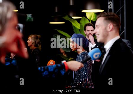 ARNHEM - Sifan Hassan e Harrie Lavreysen sul tappeto rosso prima della presentazione dei premi sportivi durante il NOC*NSF Sportgala. ANP ROBIN VAN LONKHUIJSEN Foto Stock