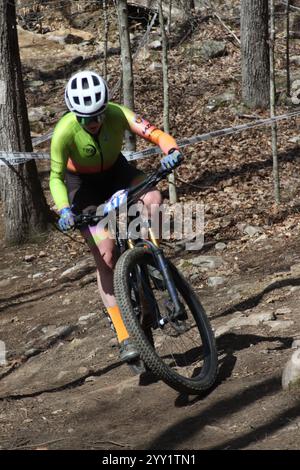 Corsa XCO sulle colline del Windrock Bicycle Park a Oliver Springs, Tennessee, Stati Uniti. Tennessee National Bike Festival Foto Stock