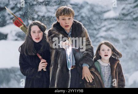 LE CRONACHE DI NARNIA: IL LEONE, LA STREGA E IL GUARDAROBA 2005 Buena Vista Pictures distribuzione film con da sinistra: Anna Popplewell, William Moseley, Georgie Henley, Foto Stock