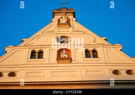 MONACO DI BAVIERA, GERMANIA - 1 DICEMBRE 2024: San Michele è una chiesa gesuita, la più grande chiesa rinascimentale a nord delle Alpi a Monaco di Baviera, Baviera, Germania Foto Stock