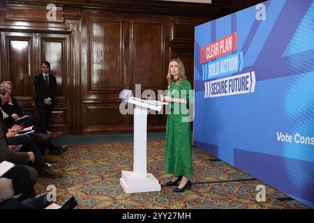 [MccLi0009644] Laura Trott, capo segretario al Tesoro, risponderà al lancio del Manifesto laburista in una conferenza stampa a Westminster. C) Belin Foto Stock