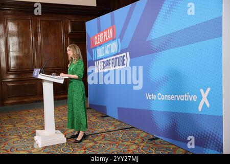 [MccLi0009644] Laura Trott, capo segretario al Tesoro, risponderà al lancio del Manifesto laburista in una conferenza stampa a Westminster. C) Belin Foto Stock