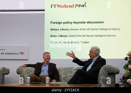 MccLi0010696 Richard Moore, capo del servizio segreto del Regno Unito (L), William J Burns, direttore della US Central Intelligence Agency (R) in t Foto Stock