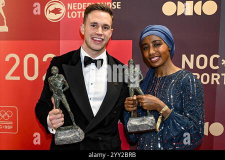 Arhnem, Nethelands. 18 dicembre 2024. ARNHEM, 18-12-2024, Hotel Papendal, NOC*NSF Sportgala 2024. De jaarlijkse sportprijzen worden uitgereikt op het NOC*NSF Sportgala nell'Hotel Papendal ad Arnhem. Op de foto: Harrie Lavreysen Sportman van het Jaar en Sifan Hassan Sportvrouw van het Jaar credito: Pro Shots/Alamy Live News Foto Stock