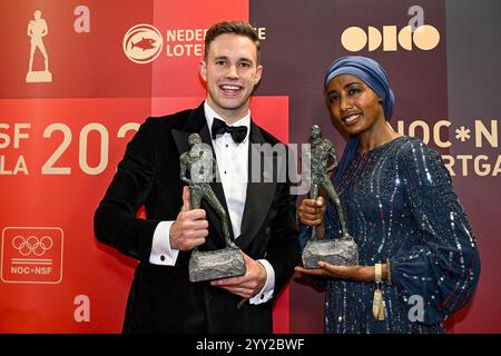 Arhnem, Nethelands. 18 dicembre 2024. ARNHEM, 18-12-2024, Hotel Papendal, NOC*NSF Sportgala 2024. De jaarlijkse sportprijzen worden uitgereikt op het NOC*NSF Sportgala nell'Hotel Papendal ad Arnhem. Op de foto: Harrie Lavreysen Sportman van het Jaar en Sifan Hassan Sportvrouw van het Jaar credito: Pro Shots/Alamy Live News Foto Stock