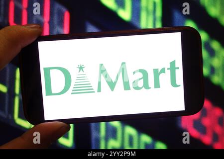 Polonia. 17 dicembre 2024. In questa immagine, il logo della società DMart viene visualizzato sullo schermo di uno smartphone. (Foto di Piotr Swat/SOPA Images/Sipa USA) *** esclusivamente per notizie editoriali **** credito: SIPA USA/Alamy Live News Foto Stock