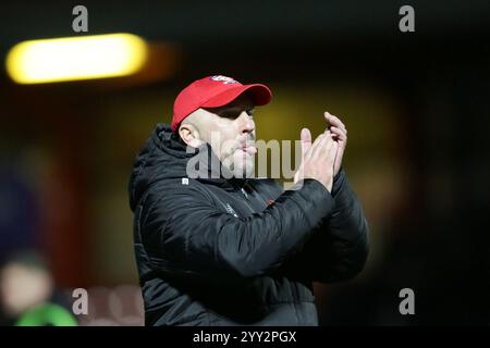 Tamworth, Regno Unito, 14 dicembre 2024. Adam Hinshelwood, manager York City durante la partita della National League tra Tamworth e York City. (Credito: Gustavo Foto Stock