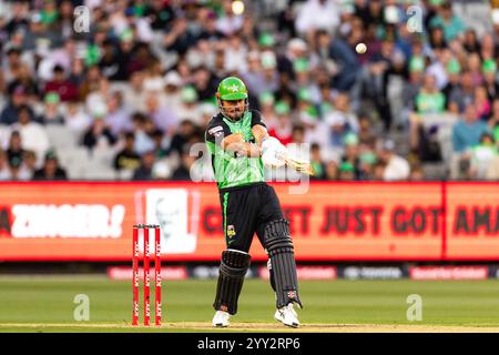 Melbourne, Australia, 18 dicembre 2024. Marcus Stoinis dei Melbourne Stars tira durante la partita T20 del KFC Big Bash League (BBL14) tra i Melbourne Stars e i Brisbane Heat al Melbourne Cricket Ground il 18 dicembre 2024 a Melbourne, Australia. Crediti: Santanu Banik/Speed Media/Alamy Live News Foto Stock