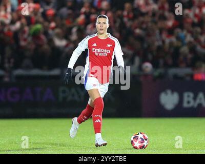 Borehamwood, Regno Unito. 18 dicembre 2024. Steph Catley dell'Arsenal sul pallone durante la partita di UEFA Women's Champions League tra l'Arsenal e il Bayern München al Meadow Park. Crediti: Jay Patel/Alamy Live News Foto Stock