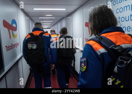 Parigi, Francia. 18 dicembre 2024. Michael Bunel/le Pictorium - MAYOTTE, ciclone Chido - 18/12/2024 - Francia/Parigi - partenza delle squadre di protezione civile verso l'isola della riunione prima della partenza per Mayotte. 18 dicembre 2024. Riunione. Francia. Crediti: LE PICTORIUM/Alamy Live News Foto Stock