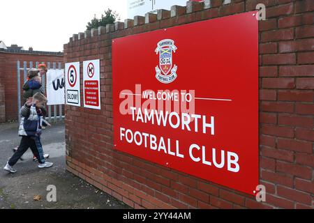 Tamworth, Regno Unito, 14 dicembre 2024. Vista generale di Outside the Lamb Ground durante la partita della National League tra Tamworth e York City. (Credito: Gus Foto Stock