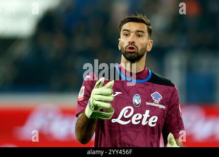 BERGAMO, ITALIA - 18 DICEMBRE: Reagisce Rui Patricio dell'Atalanta BC, durante la partita di Coppa Italia tra Atalanta BC e Cesena FC allo Stadio Gewiss il 18 dicembre 2024 a Bergamo, Italia. (Foto di MB Media) Foto Stock