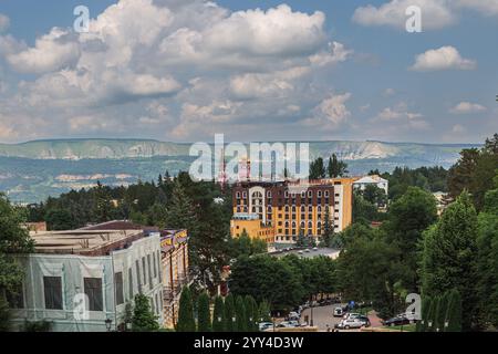 Kislovodsk Kurortny Boulevard vista panoramica aerea. Kislovodsk è una città termale nella regione delle acque minerali caucasiche, Stavropol Krai, Russia. Foto Stock