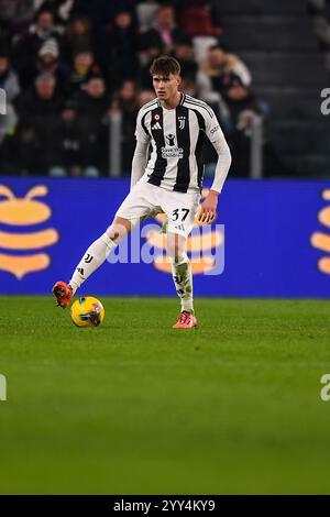 Nicolo Savona della Juventus durante la gara di Coppa Italia del 16° turno tra Juventus FC e Cagliari calcio all'Allianz Stadium il 17 dicembre 2024 in T Foto Stock