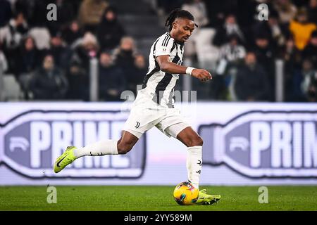 Torino, Italia, Italia. 17 dicembre 2024. Khephren THURAM della Juventus durante la Coppa Italia, partita di Coppa Italia tra Juventus FC e Cagliari calcio allo Stadio Allianz il 17 dicembre 2024 a Torino. (Credit Image: © Matthieu Mirville/ZUMA Press Wire) SOLO PER USO EDITORIALE! Non per USO commerciale! Foto Stock