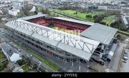 Rennes (Bretagna, Francia nord-occidentale): Veduta aerea del Roazhon Park, stadio della squadra di calcio SRFC Stade Rennais dotato di sistema di illuminazione del campo Foto Stock