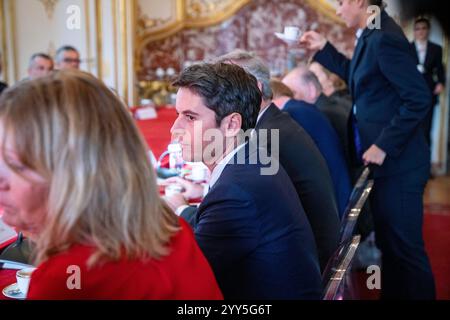 Parigi, Francia. 19 dicembre 2024. Il primo ministro francese Francois Bayrou ha invitato il presidente del Senato, il presidente dell'Assemblea nazionale, i leader dei partiti politici e i presidenti dei gruppi che hanno ricoperto la carica sotto la V Repubblica, ad eccezione del Rassemblement National (estrema destra) e LFI (estrema sinistra) a Parigi, in Francia, il 19 dicembre 2024. Foto di Gabrielle Cezard/Pool/ABACAPRESS. COM credito: Abaca Press/Alamy Live News Foto Stock