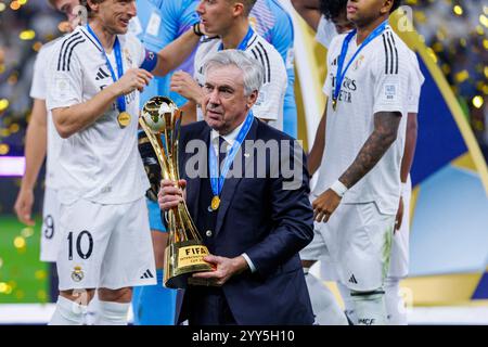 18 dicembre 2024: Doha, Qatar: Carlo Ancelotti allenatore del Real Madrid festeggia la vittoria della finale della Coppa Intercontinentale FIFA tra il Real Madrid spagnolo e il Pachuca messicano, allo Stadio Lusail di Doha, Qatar Foto Stock