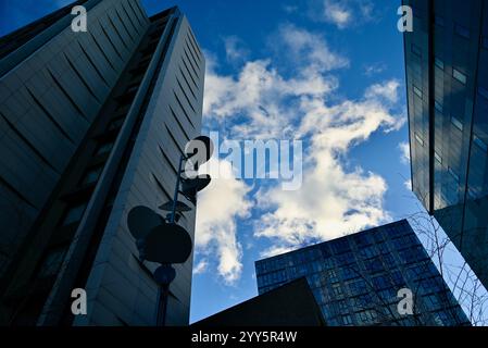 punto di osservazione privilegiato edificio abitativo essenziale presso l'arcata a nord di londra, inghilterra Foto Stock