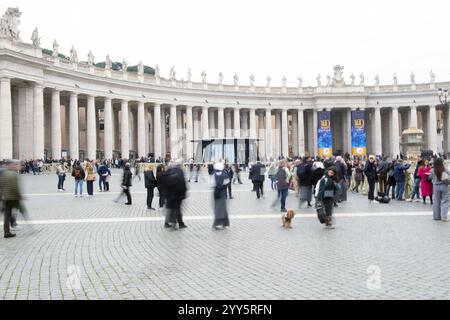 Vaticano, Vaticano. 19 dicembre 2024. **NO LIBRI** Italia, Roma, Vaticano, 2024/12/19 nuovo ufficio postale inaugurato per il Giubileo, in Piazza San Pietro, città del Vaticano . Fotografia di ALESSIA GIULIANI / Catholic Press Photo Credit: Agenzia fotografica indipendente / Alamy Live News Foto Stock