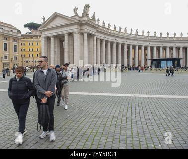 Vaticano, Vaticano. 19 dicembre 2024. **NO LIBRI** Italia, Roma, Vaticano, 2024/12/19 nuovo ufficio postale inaugurato per il Giubileo, in Piazza San Pietro, città del Vaticano . Fotografia di ALESSIA GIULIANI / Catholic Press Photo Credit: Agenzia fotografica indipendente / Alamy Live News Foto Stock
