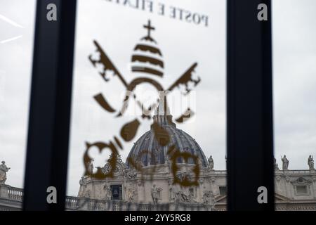 Vaticano, Vaticano. 19 dicembre 2024. **NO LIBRI** Italia, Roma, Vaticano, 2024/12/19 nuovo ufficio postale inaugurato per il Giubileo, in Piazza San Pietro, città del Vaticano . Fotografia di ALESSIA GIULIANI / Catholic Press Photo Credit: Agenzia fotografica indipendente / Alamy Live News Foto Stock