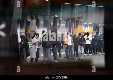 Vaticano, Vaticano. 19 dicembre 2024. **NO LIBRI** Italia, Roma, Vaticano, 2024/12/19 nuovo ufficio postale inaugurato per il Giubileo, in Piazza San Pietro, città del Vaticano . Fotografia di ALESSIA GIULIANI / Catholic Press Photo Credit: Agenzia fotografica indipendente / Alamy Live News Foto Stock