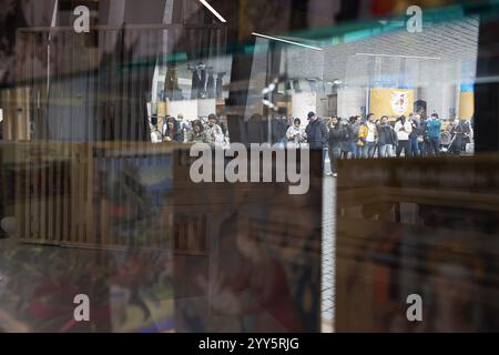 Vaticano, Vaticano. 19 dicembre 2024. **NO LIBRI** Italia, Roma, Vaticano, 2024/12/19 nuovo ufficio postale inaugurato per il Giubileo, in Piazza San Pietro, città del Vaticano . Fotografia di ALESSIA GIULIANI / Catholic Press Photo Credit: Agenzia fotografica indipendente / Alamy Live News Foto Stock