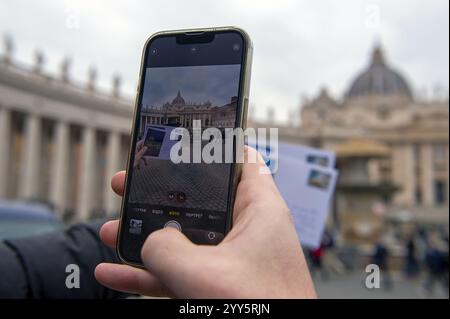 Vaticano, Vaticano. 19 dicembre 2024. **NO LIBRI** Italia, Roma, Vaticano, 2024/12/19 nuovo ufficio postale inaugurato per il Giubileo, in Piazza San Pietro, città del Vaticano . Fotografia di ALESSIA GIULIANI / Catholic Press Photo Credit: Agenzia fotografica indipendente / Alamy Live News Foto Stock