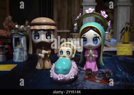 Vaticano, Vaticano. 19 dicembre 2024. **NO LIBRI** Italia, Roma, Vaticano, 2024/12/19 un cribmade con la Mascotte Giubileo luce alla mostra '100 Presepi di Natale in Vaticano' sotto la colonnata di Gianlorenzo Bernini in Piazza San Pietro in Vaticano . Fotografia di ALESSIA GIULIANI / Catholic Press Photo Credit: Agenzia fotografica indipendente / Alamy Live News Foto Stock