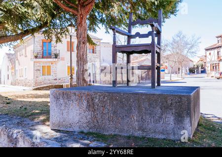 Monumento tributo a Siverio de Lucas, primo sindaco democratico dopo la dittatura. Torrecaballeros, Segovia, Castilla y León, Spagna, Europa Foto Stock