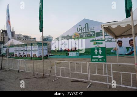 Rajkot, Gujarat, India. 19 dicembre 2024. Preparazione del Dome Three Agri World Expo 2024. Crediti: Nasirkhan Davi/Alamy Live News Foto Stock