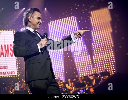 DATA DI RILASCIO: 17 gennaio 2025. TITOLO: Better Man. STUDIO: Immagini fondamentali. DIRETTORE: Michael Gracey. TRAMA: Un singolare profilo della superstar pop britannica Robbie Williams. INTERPRETATO DA ROBBIE WILLIAMS. (Immagine di credito: © Paramount Pictures/Entertainment Pictures/ZUMAPRESS.com) SOLO PER USO EDITORIALE! Non per USO commerciale! Foto Stock