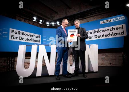 Friedrich Merz, Markus Soeder - Wahlprogramm DEU, Deutschland, Germania, Berlino, 17.12.2024 Friedrich Merz , Vorsitzender der CDU und Fraktionsvorsitzender , und Markus Soeder , Vorsitzender der CSU und Ministerpraesident in Bayern rechts waehrend der Pressekonferenz zur Vorstellung vom Wahlprogramm der CDU/CSU/CSU Nach dem Scheitern der Regierungskoalition im November und dem Misstrauensvotum werden in Deutschland AM 23. February vorgezogene Wahlen abgehalten en: Friedrich Merz , presidente della CDU e capo del gruppo parlamentare Foto Stock