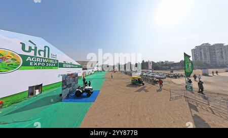 Rajkot, Gujarat, India. 20 dicembre 2024. AGRI World Expo 2024, cupola del centro. Crediti: Nasirkhan Davi/Alamy Live News Foto Stock