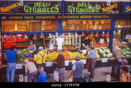 L'Ungheria, il grande mercato coperto o il mercato centrale, è il mercato coperto più grande e antico di Budapest. Foto Stock
