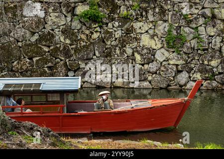 Tour del fossato di Yakata nel corso d'acqua interno del castello di Hikone a Hikone Shiga in Giappone Foto Stock
