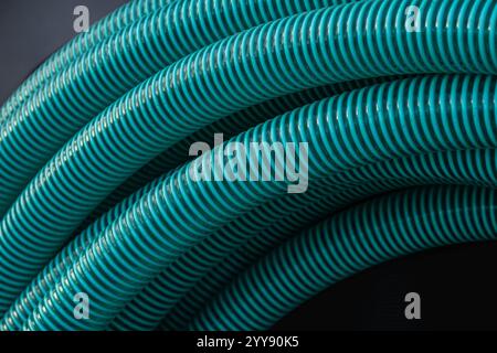 Tubo flessibile ondulato verde o tubo flessibile, tubi in pvc Foto Stock