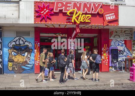 Penny Markt im Kiez, Reeperbahn, St. Pauli, Amburgo, Germania, Europa Foto Stock