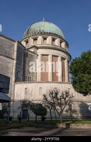 Il Tempio votivo sull'isola del Lido di Venezia a Venezia, Italia. Chiesa dedicata a Santa Maria Immacolata, santuario militare e ossario. Foto Stock